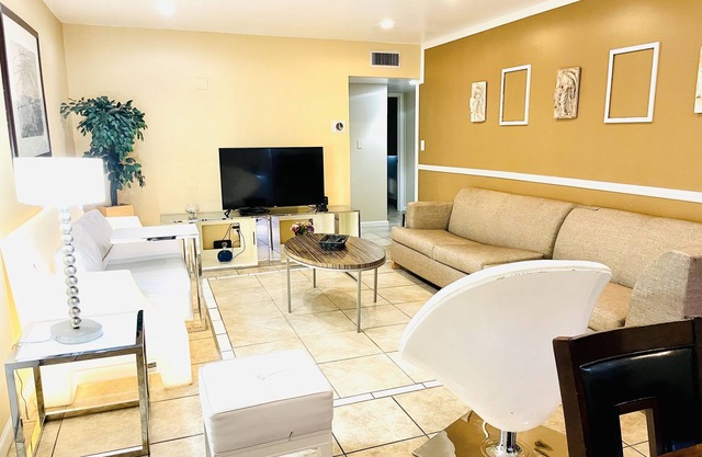3BrApartment,Vegas,strip,LVCC,book,bestlocatioN,SemaShow,Thanksgiving,pool,