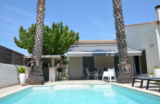 3mn FROM THE BEACH, CONTEMPORARY, QUIET, COMFORT, AIR CONDITIONING, salt swimming pool