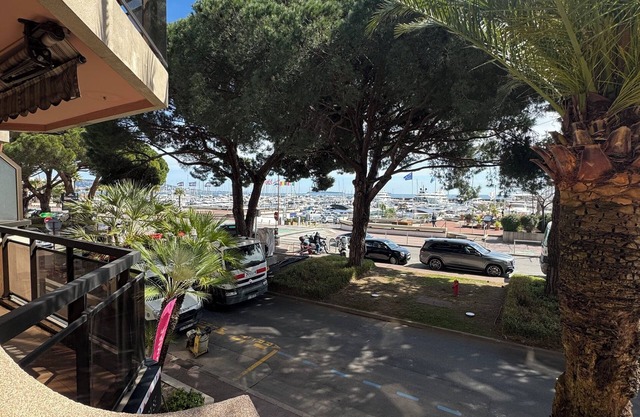 3P04 Swimming pool, sea view 3-room apartment air-conditioned