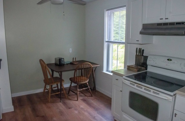 3RD FLOOR APARTMENT FOR 30 DAYS OR LONGER STAYS ONLY