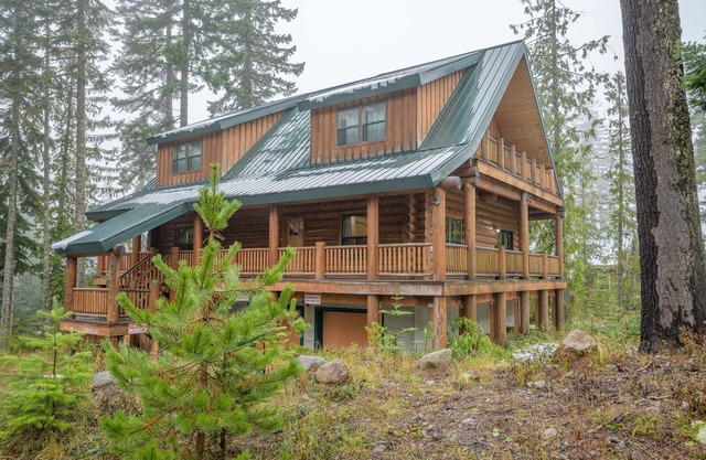 3rd night FREE! stay before 10/14! close to lakes,hiking, skiing