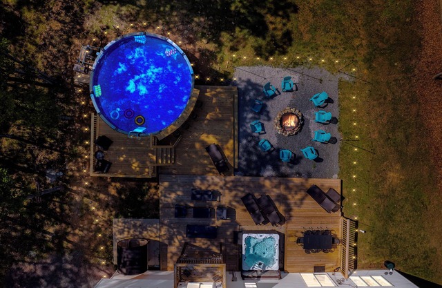 4,000sf, Sauna, Firepit, Hot Tub, Family Fun Loft