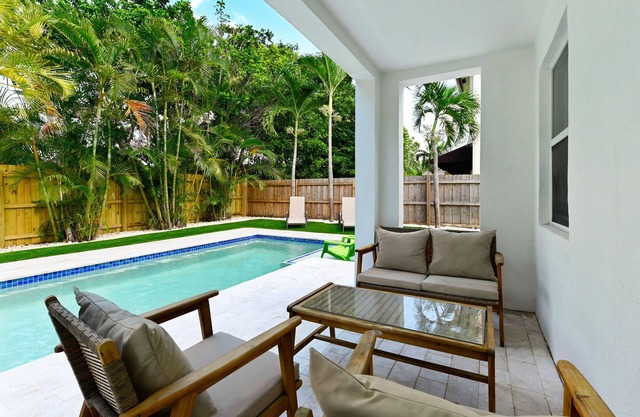 4/2 with shared pool 2 blocks to Atlantic Ave B