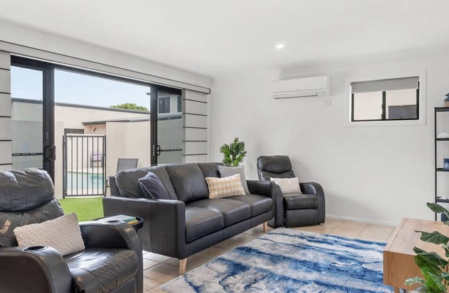 4-21 Maple Lane - Modern Townhouse