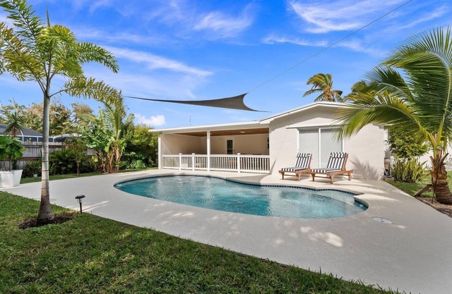 4/3 Walk to Beach, Inlet~Pool~2 Primary Bedrooms~Treefort