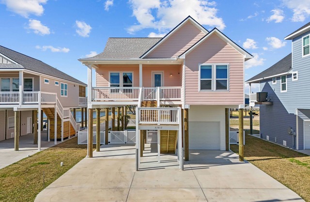 4 bed 3 bath Family Friendly Home in Marvelous Galveston with Pool Access & Wifi