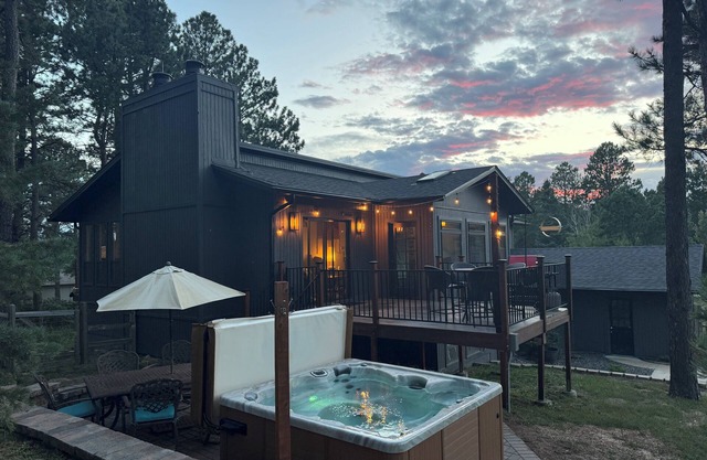 4-bed 3-bath house with hot tub, fenced yard, and garage in Monument