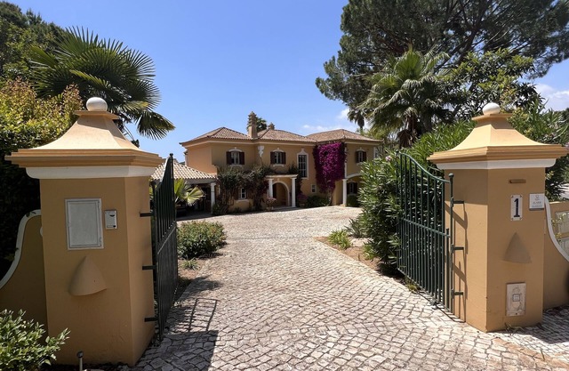 4 Bed Villa with Private Pool and outside BBQ