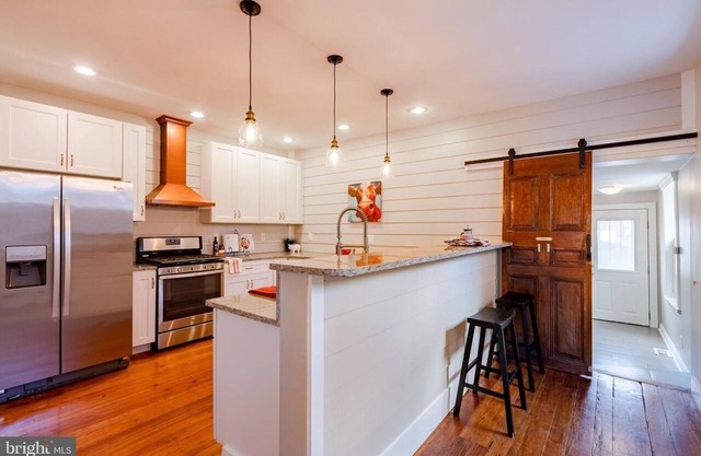 4 Bedroom 4 Full Bathroom Near Downtown with FREE parking