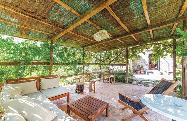 4 bedroom accommodation in Pescia PT