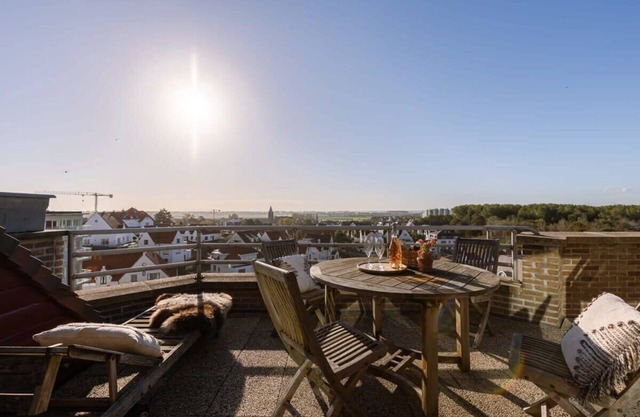 4 bedroom apartment in Duinbergen with parking