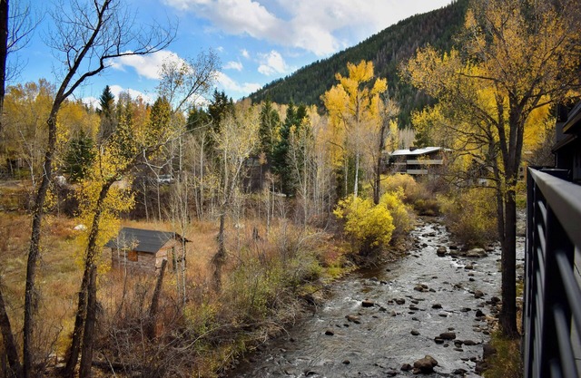 4-Bedroom Aspen Condo on the Roaring Fork River