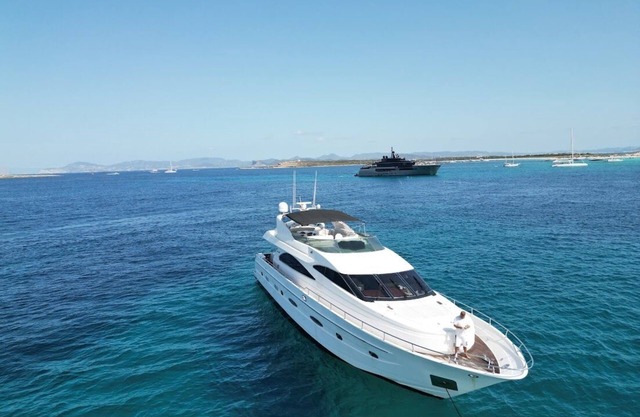 4-bedroom boat in wonderful Monaco with Jacuzzi