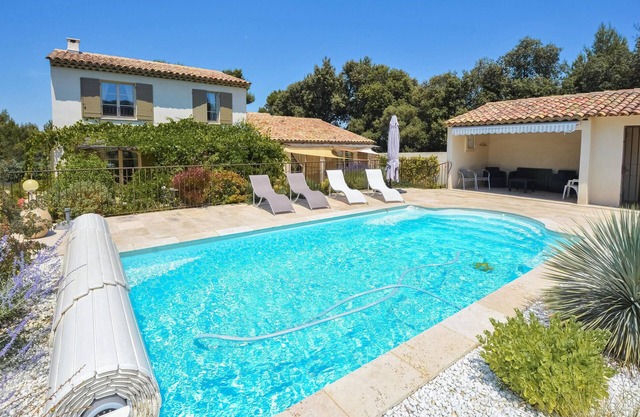 4 bedroom cozy home in Eygalières