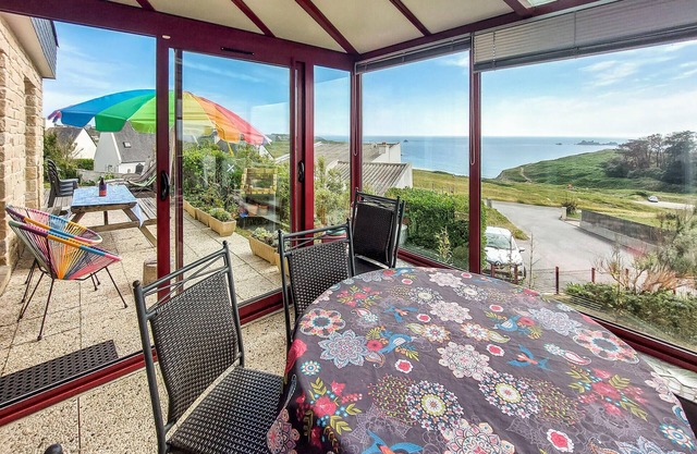 4 bedroom cozy home in Plouarzel