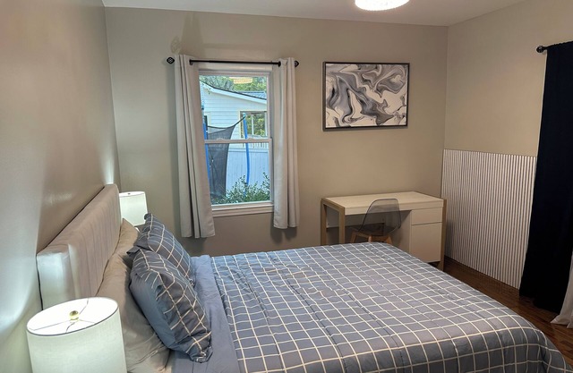 4-bedroom house/2 suite. Total 3 amazing bathrooms Marietta with AC, WiFi