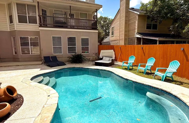 4-bedroom house minutes from Fiesta texas and SeaWorld