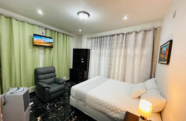 4 bedroom in house in charming Panajachel with AC, WiFi. Enjoy your stay