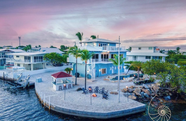 4 Bedroom Key Largo Oceanfront Home ~ Pool, Hot Tub, Dockage, Cabana & Fire Pit