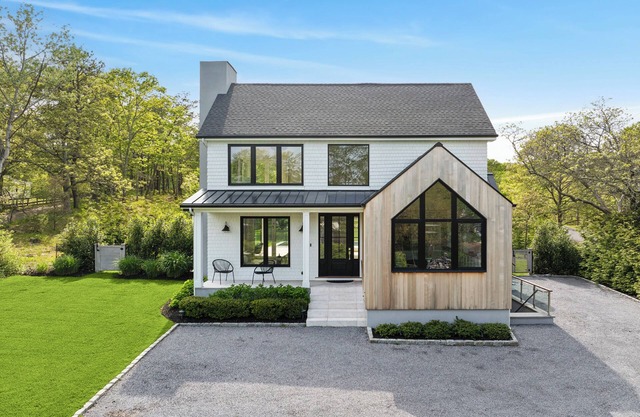 4-bedroom modern beach house in lovely Hampton Bays