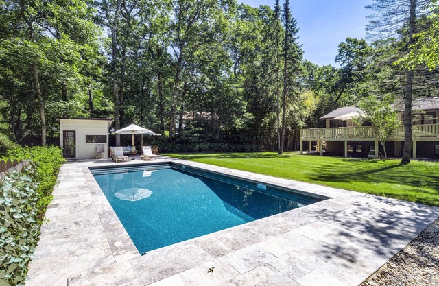 4 Bedroom Secluded/Year-Round HOT TUB w/Private Beach Access 15 Mins Main Town