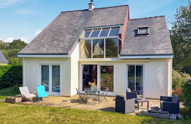 4 bedroom stunning home in Gouesnach