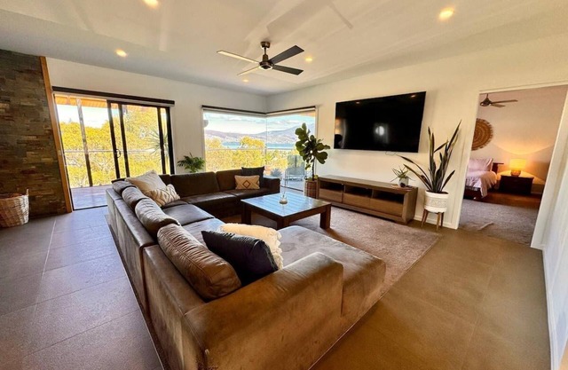 4-Bedroom Two-Storey House With Views, Near Beach