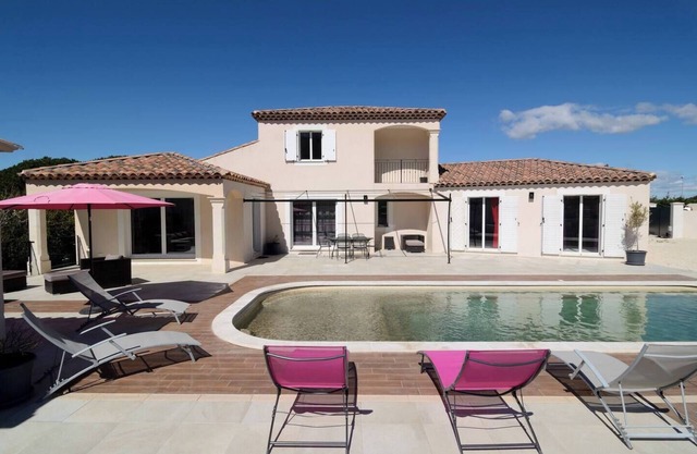 4-bedroom villa with swimming pool, quiet location between Aix en Provence and Marseille