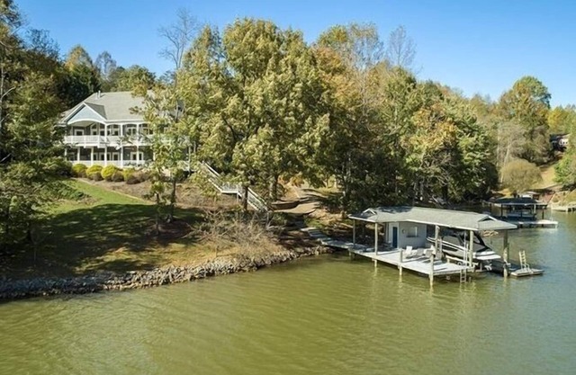4 Bedrooms, 2 Flex Rooms, 3½ Bathrooms! Showplace Home! Water Toys, Wifi & Hot Tub! Community Pool