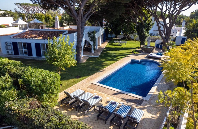 4 Bedrooms all en-suite, magnificent garden and pool area