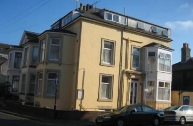 4 berth, first floor flat, Apsley 3
