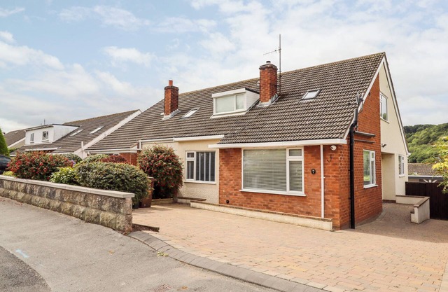 4 BODNANT ROAD, pet friendly, with hot tub in Rhos-On-Sea