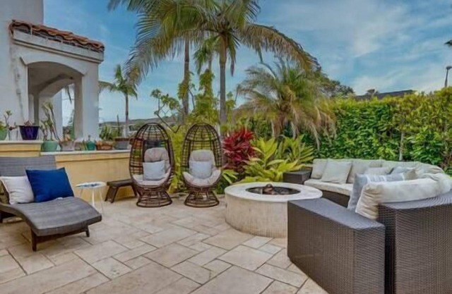 4 BR Luxury Beach House with Rooftop Deck & Ocean Views. Perfect Coastal Escape!