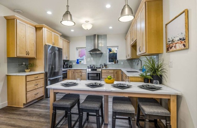 4 BR Spacious Home Next to Trails & Parks