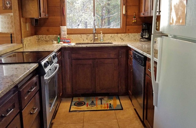 4 Flat Top-Sunriver, Oregon: Hot Tub, BBQ, WiFi, SHARC Aquatics, Tubing Hill, Mt. Bachelor, Golf, Deschutes River, Tennis, Bike Paths