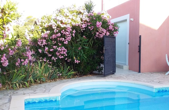 4* gîte, air-conditioned, sleeps 2 to 4.