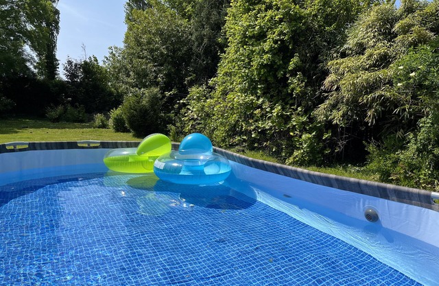 4 km from the sea, swimming pool, spa, bicycles, garden, river