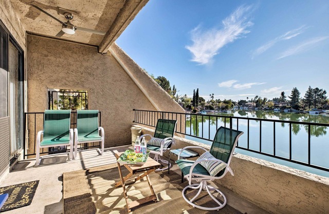 4 Mi to ASU: Lake-View Tempe Condo w/Pool Access