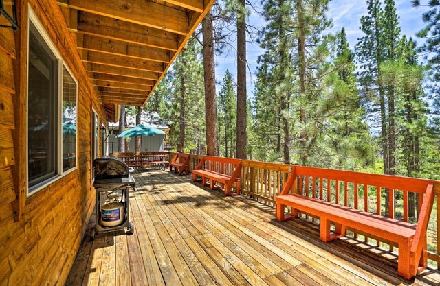 4 Mi to Heavenly Home with Deck in South Lake Tahoe