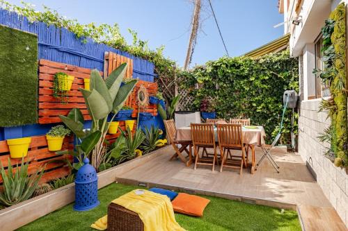 4 min à pied de la Plage, 3 BR, Piscine, Parking