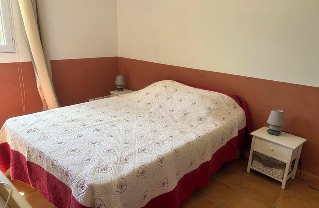 4 pers apartment 7 km from the gorges du verdon with swimming pool