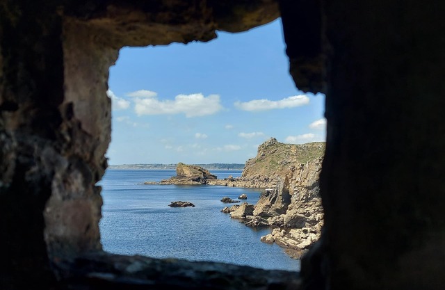 4-person gite, typical Breton farmhouse between sea and countryside