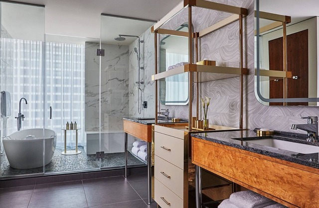 4 Pet-Friendly Viceroy Lake View Suite, Rooftop Pool!