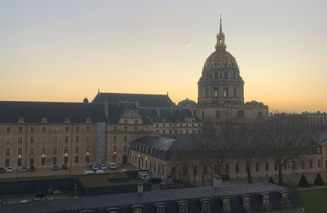 4 Pièces Dernier Étage vue sur les Invalides - 3 Balcons - 1 Minute du Métro