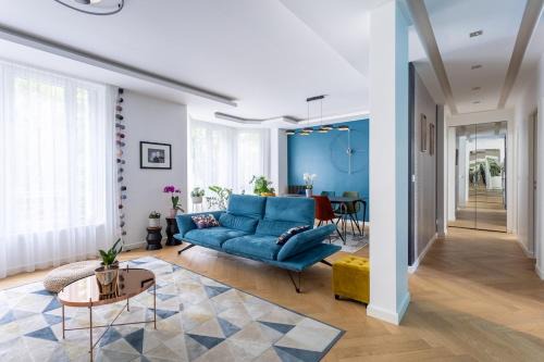 4-room apartment Place de la Mairie - City Center