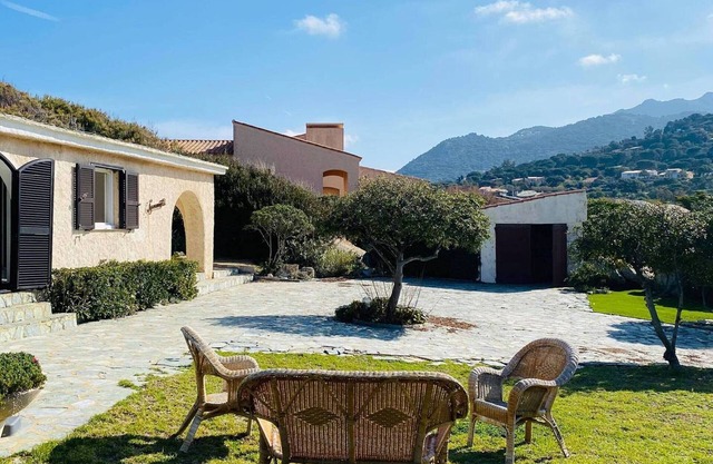 4-room villa, 7 beds, near beach, terrace, garden, parking, Wi-Fi