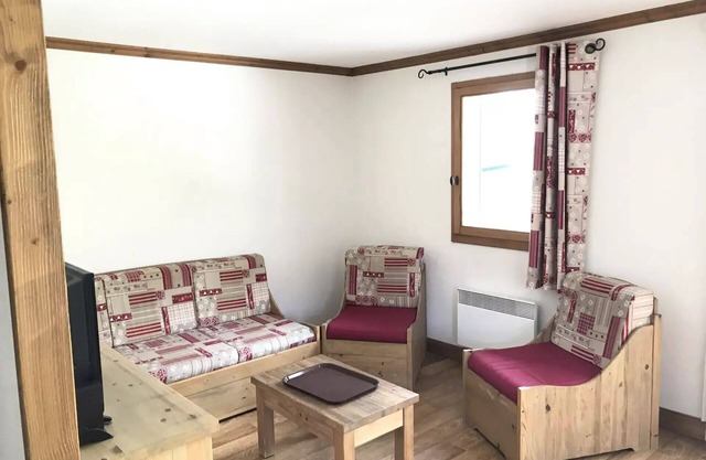 4 Rooms for 8 People
