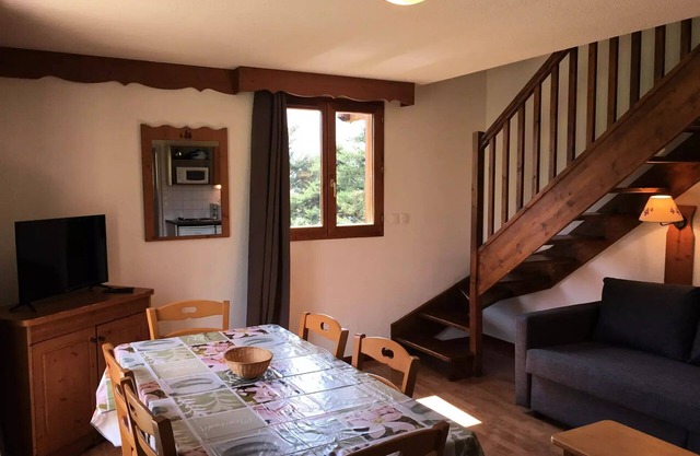 4 Rooms for 8 People