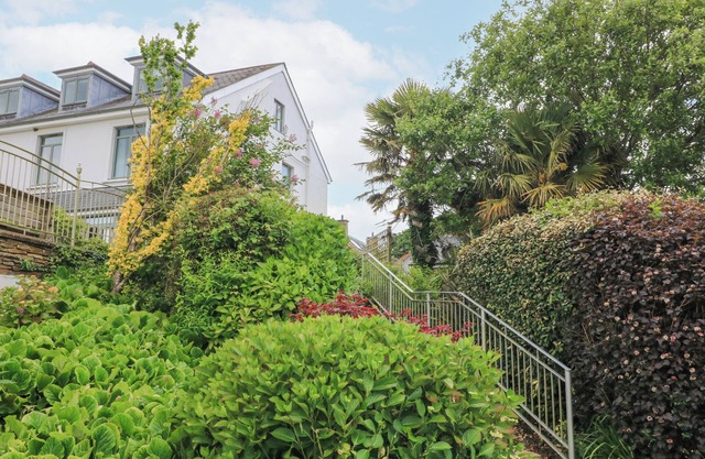 4 The Manor House Hillfield Village