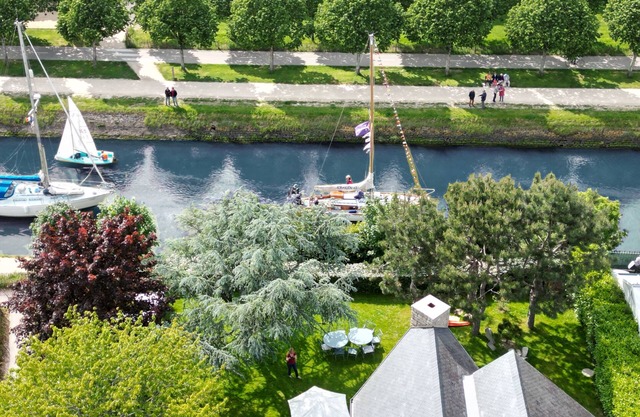 4* villa on the water with Jacuzzi, marina, near historic center